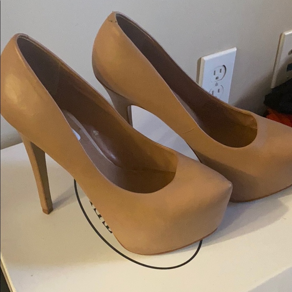 Heels - Picture 3 of 4